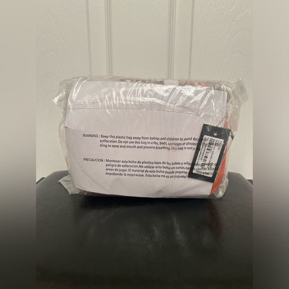 ⭐️ NWT Badgley Mischka Diamond Quilted Camera Crossbody Bag with Pearls ⭐️ - Picture 9 of 11